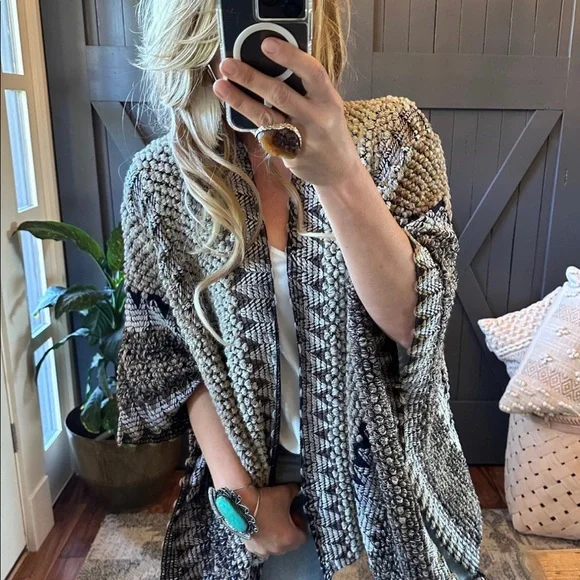 New Bohemian Loom Moroccan Knit Tasseled Handmade Poncho Cardigan Sweater - Picture 2 of 11